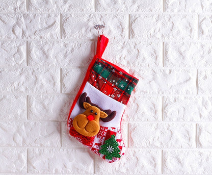 Calcetines con adornos navideños