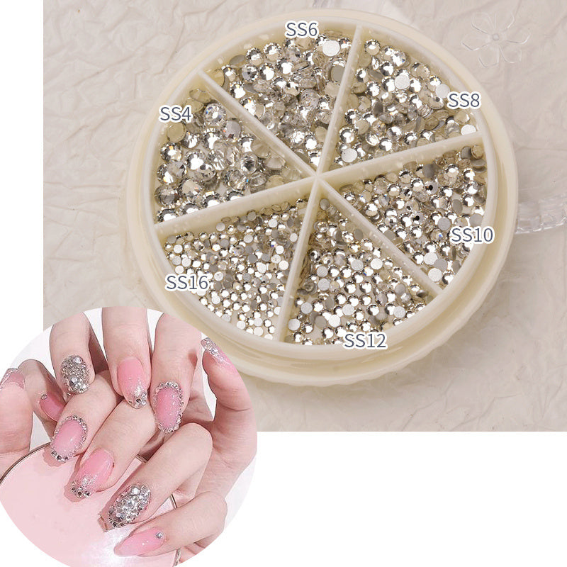 Joyas para uñas que combinan diamantes de imitación y perlas