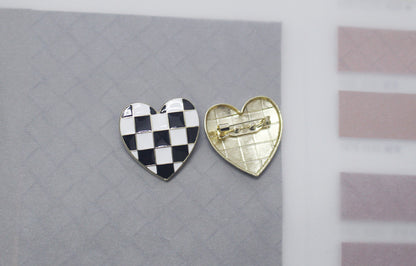 Black And White Checkerboard Anti-exposure Brooch