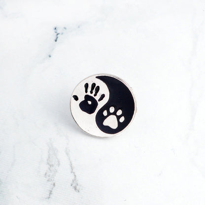 Creative Personality Black And White Alloy Brooch