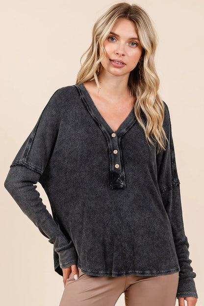 Blusa de manga larga con escote en V y lavado de Mittoshop