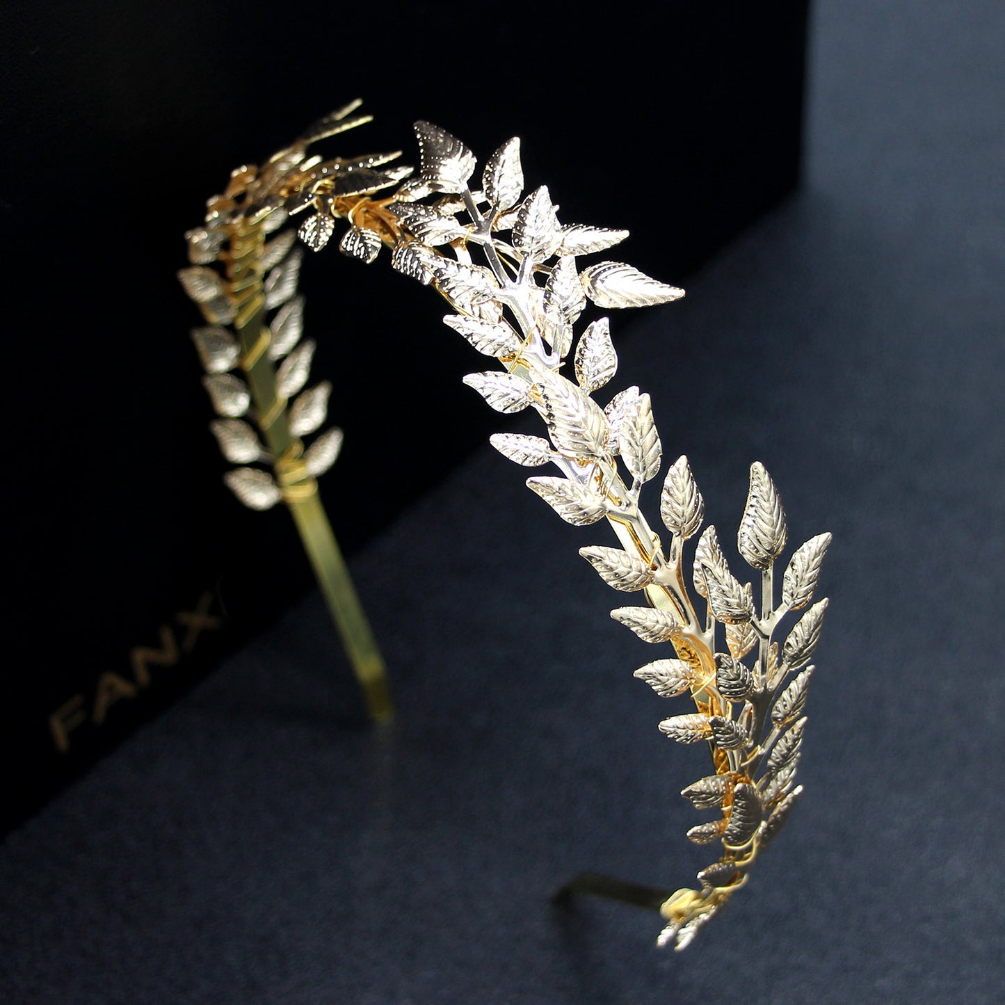 Diadema de hojas doradas para novia, corona de aleación, accesorios para el cabello