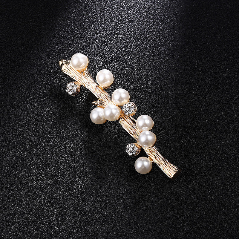 Broche de perlas con incrustaciones de diamantes de imitación Accesorios antiexposición