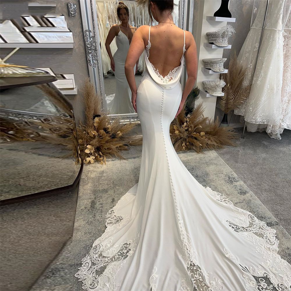 Vestido de novia sencillo de satén con escote halter, sin espalda y estilo Mori