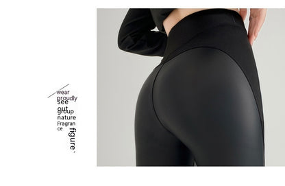 Nuevos pantalones ajustados de cuero elásticos de otoño e invierno, pantalones de terciopelo fino mate de PU, leggings para adelgazar