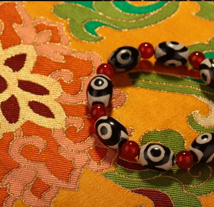 Pulsera de cuentas de ágata roja con cuentas Dzi de tres ojos