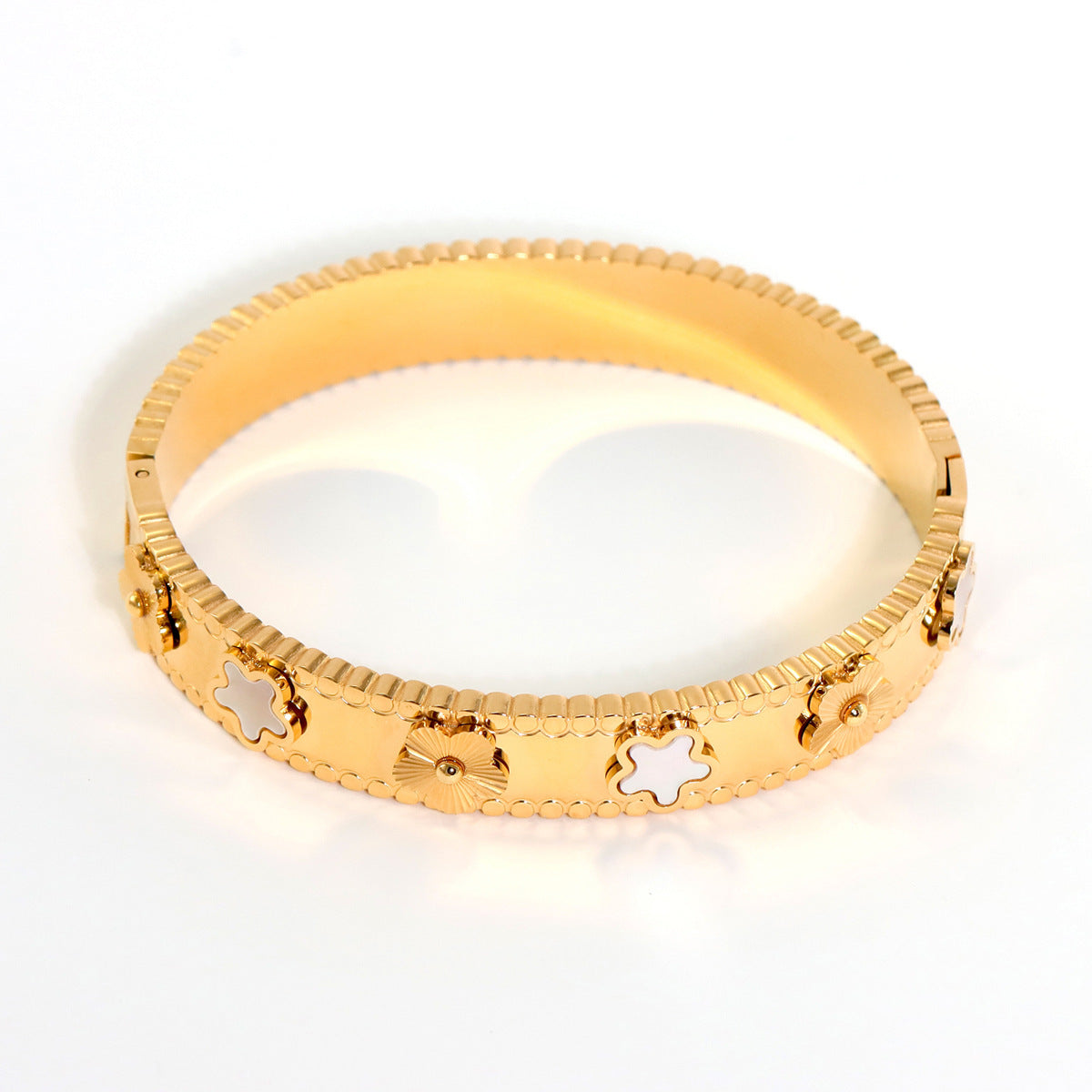 Pulsera ajustable de acero inoxidable bañada en oro de 18 quilates