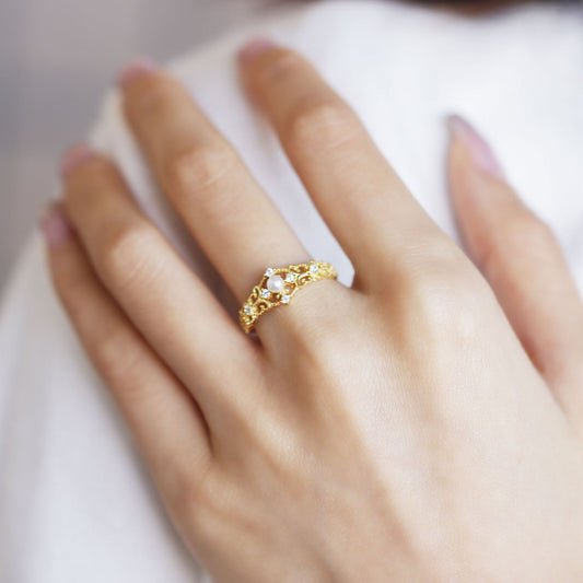 Anillo hueco antiguo bañado en oro para mujer