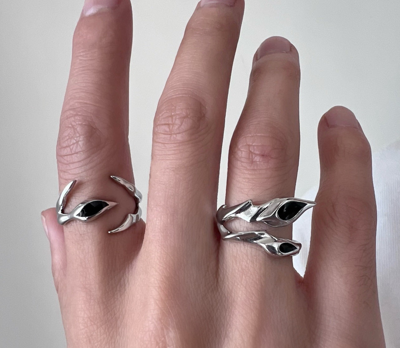 Anillo de metal de ónix negro de forma irregular Diseño de interés especial de marea de calle Hombres y mujeres de alto sentido