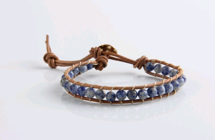 Pulsera de cuero tejida con piedra natural azul y punto blanco popular de 6 mm con un solo anillo, pulsera de cuentas completamente hecha a mano