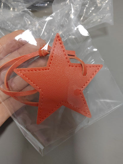 Llavero de cuero con forma de estrella de cinco puntas, colgante para bolso