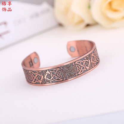 Pulsera abierta con baño de cobre rojo y diseño de flores de dibujos animados para acampar al aire libre y aventuras