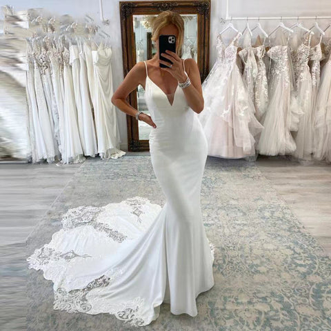 Vestido de novia sencillo de satén con escote halter, sin espalda y estilo Mori