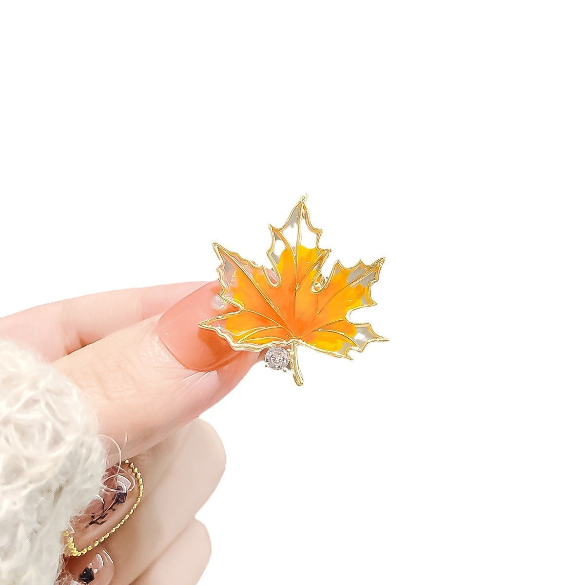 Small Maple Leaf Anti-exposure Brooch Female High Sense Upscale Retro Fixed Clothes