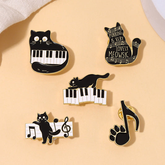 Lindo broche de aleación con notas de piano y gato negro