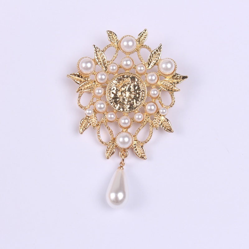 Design Court Retro Baroque Style Coat Brooch