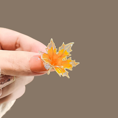 Small Maple Leaf Anti-exposure Brooch Female High Sense Upscale Retro Fixed Clothes