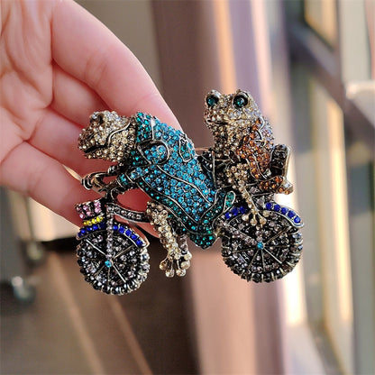 Broche de bicicleta con forma de rana y adorno medieval vintage