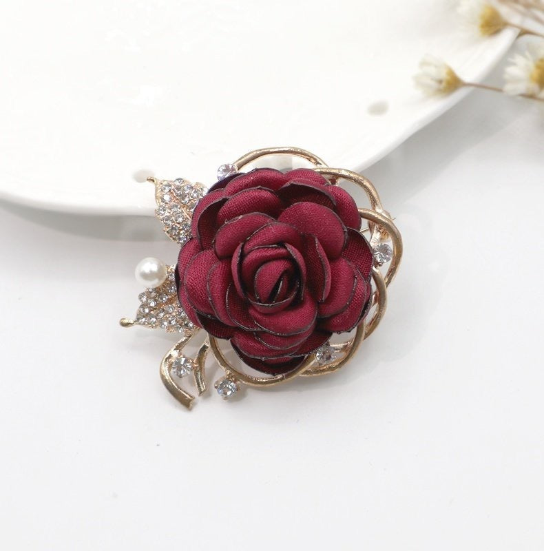 Broche de flores de rosas de tela de moda