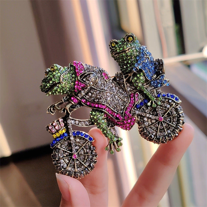 Broche de bicicleta con forma de rana y adorno medieval vintage