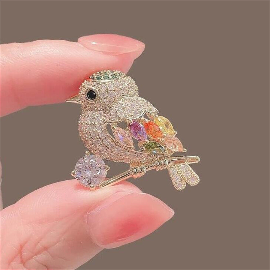 Broche de pájaro urraca con diamantes