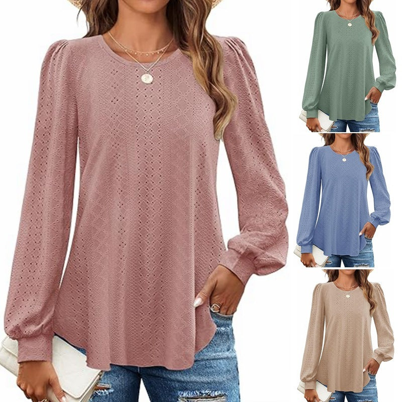 Blusa de manga larga con cuello redondo y pequeños agujeros