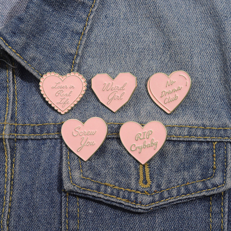 Broche de dibujos animados con letras de amor en inglés