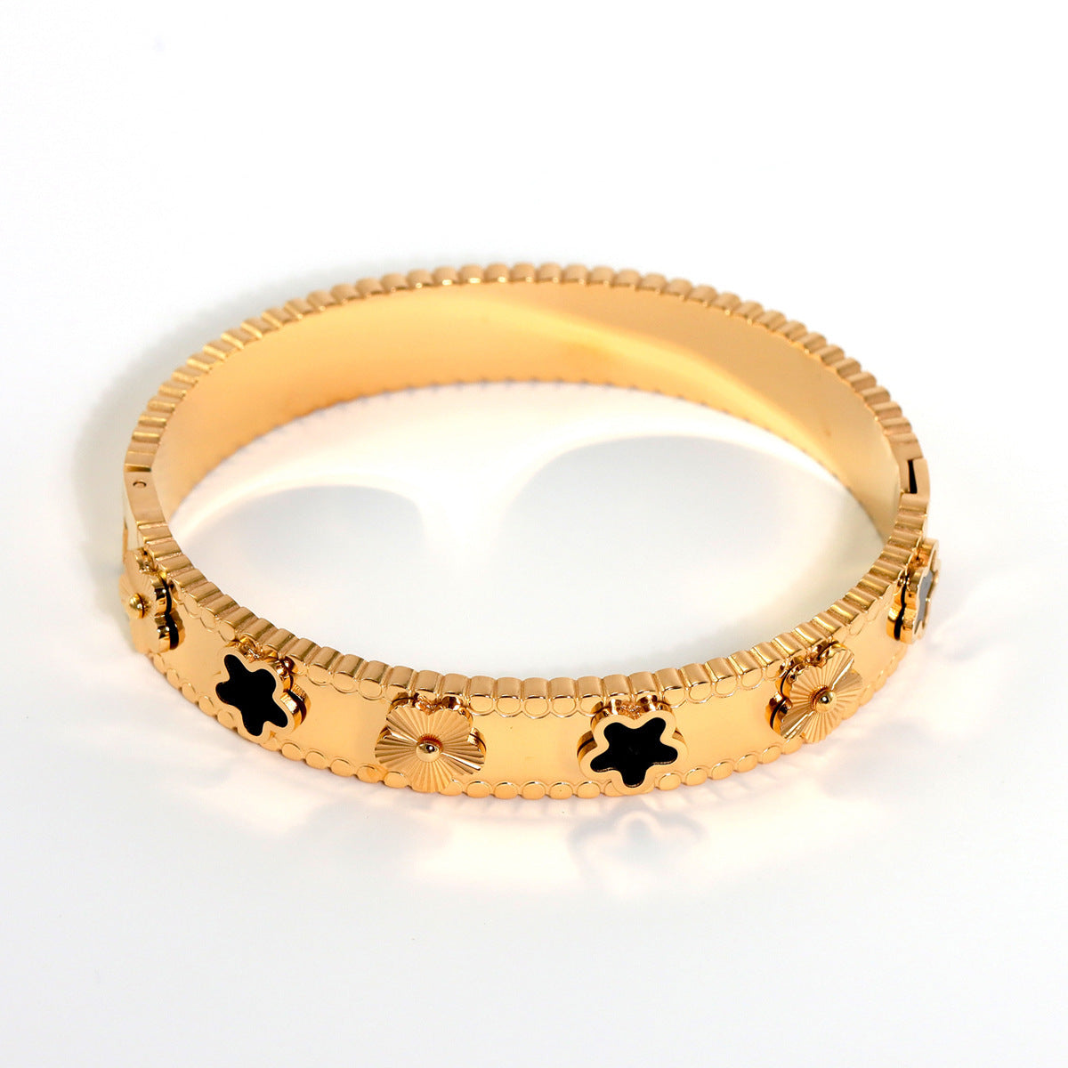 Pulsera ajustable de acero inoxidable bañada en oro de 18 quilates