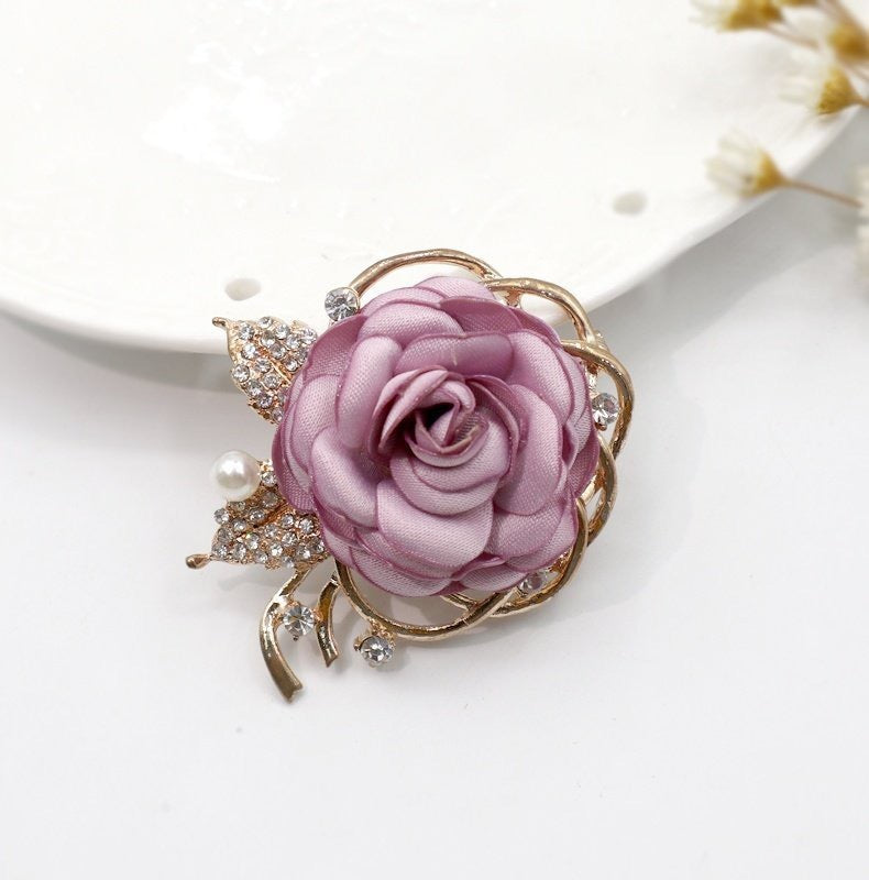 Broche de flores de rosas de tela de moda