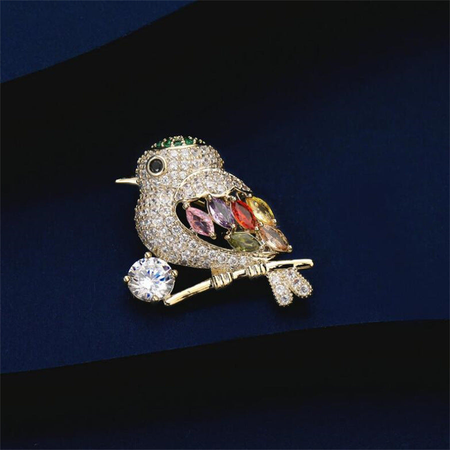 Broche de pájaro urraca con diamantes