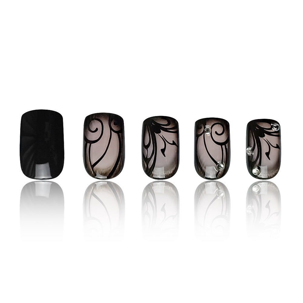 Uñas y uñas con estilo Dark Ins Black Vine